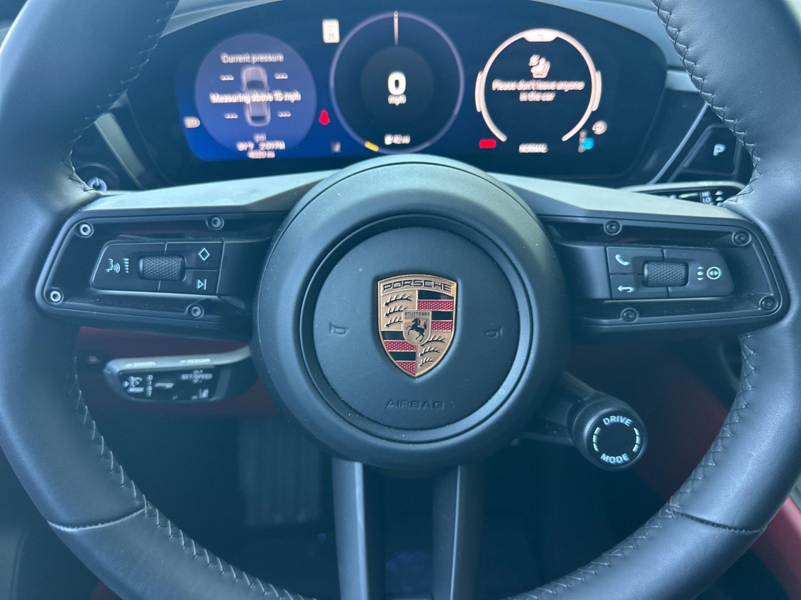 Certified 2025 Porsche Macan 4 Electric AWD/4WD image 22