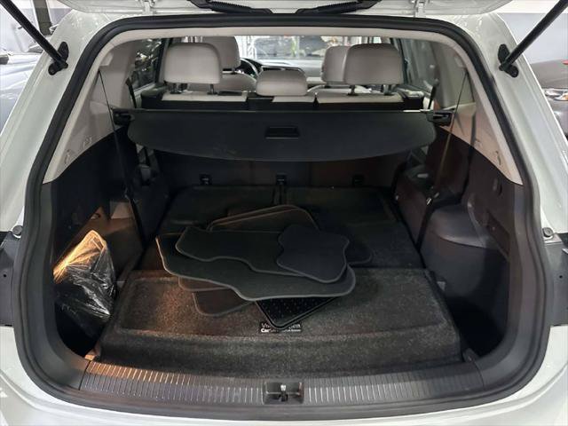 Used 2019 Volkswagen Tiguan SE w/ Panoramic Sunroof Package AWD/4WD image 11