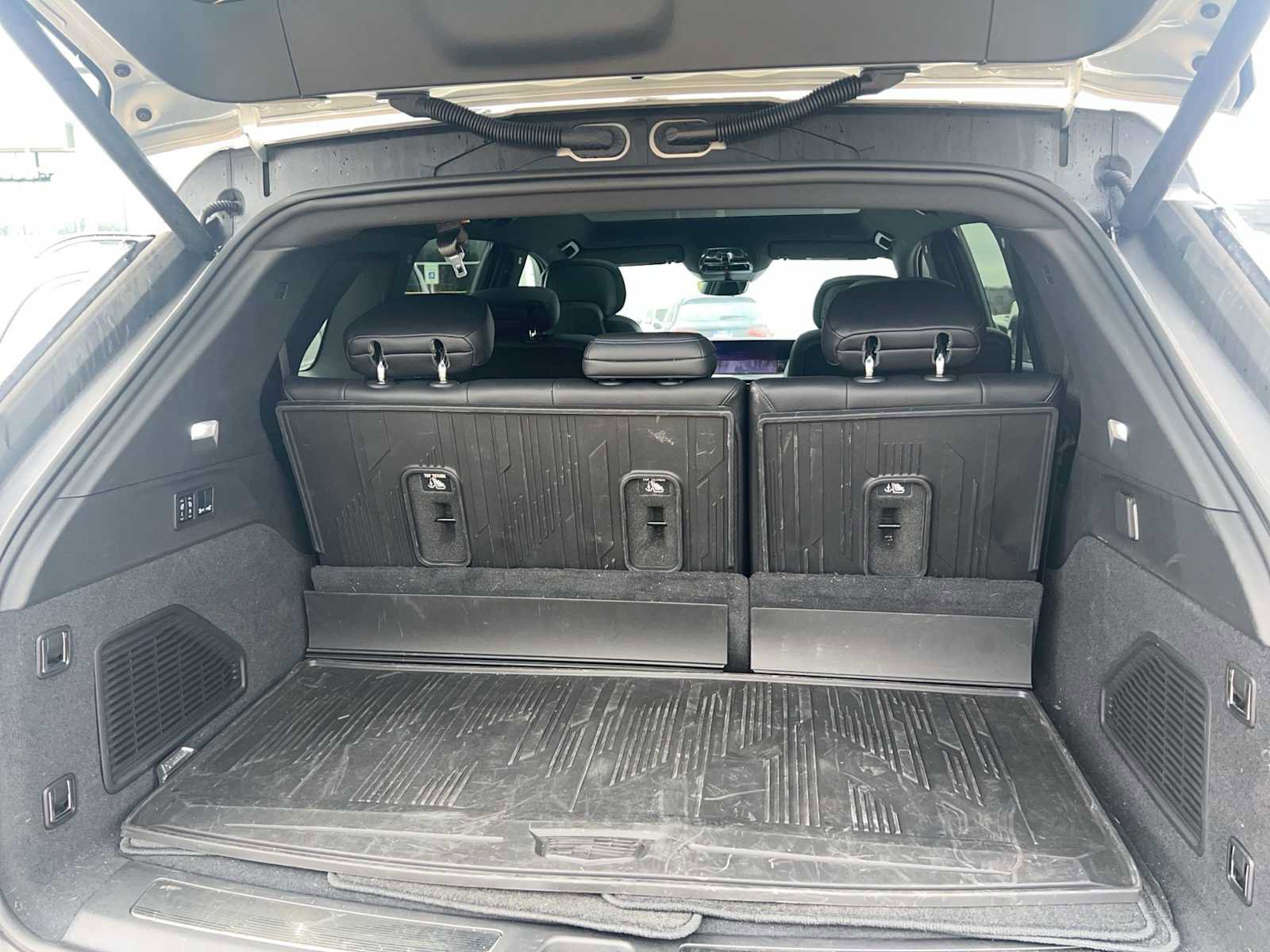 Used 2025 Cadillac Escalade IQ Luxury 1 image 16