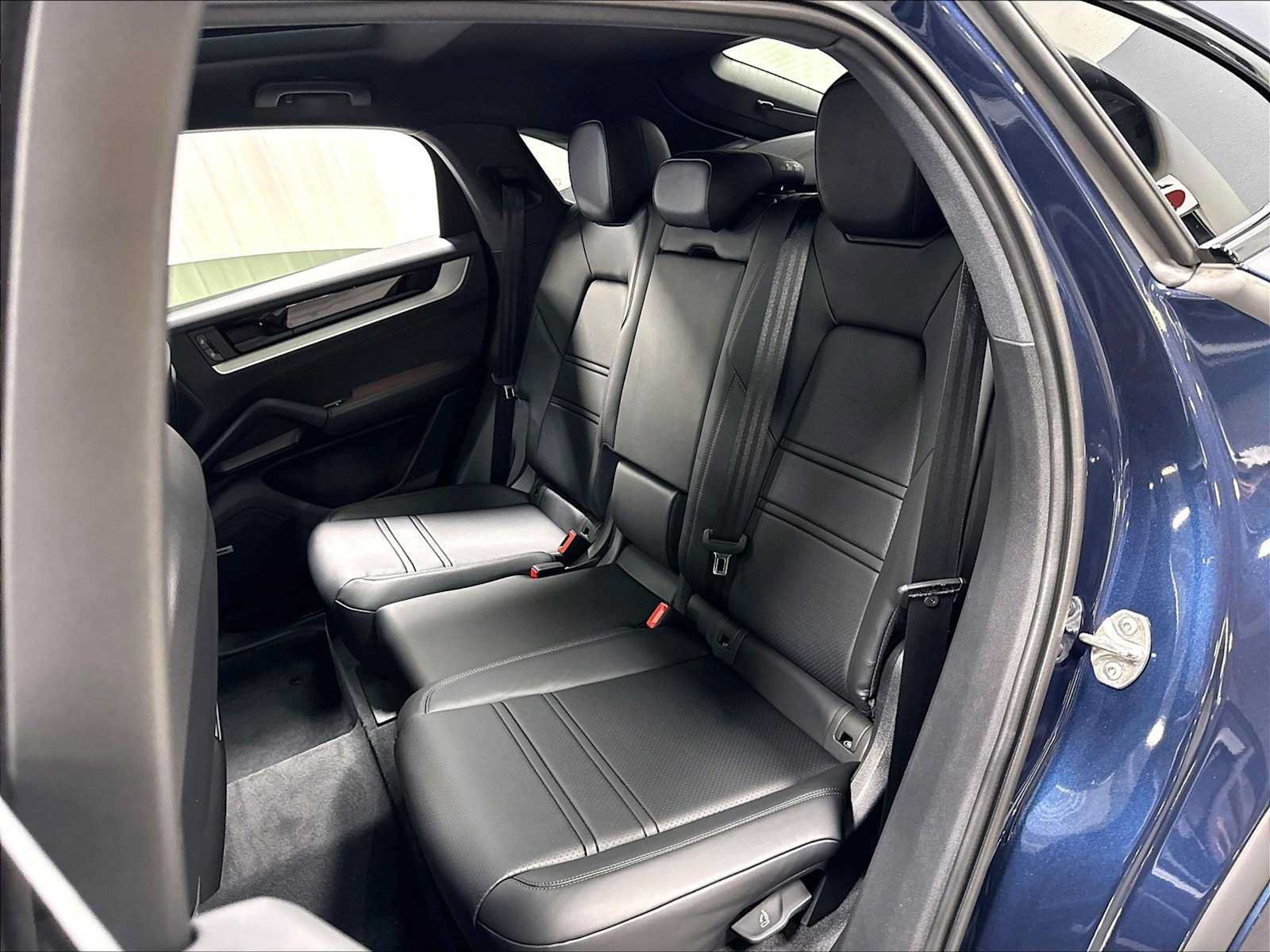 New 2026 Porsche Cayenne Coupe AWD/4WD image 25