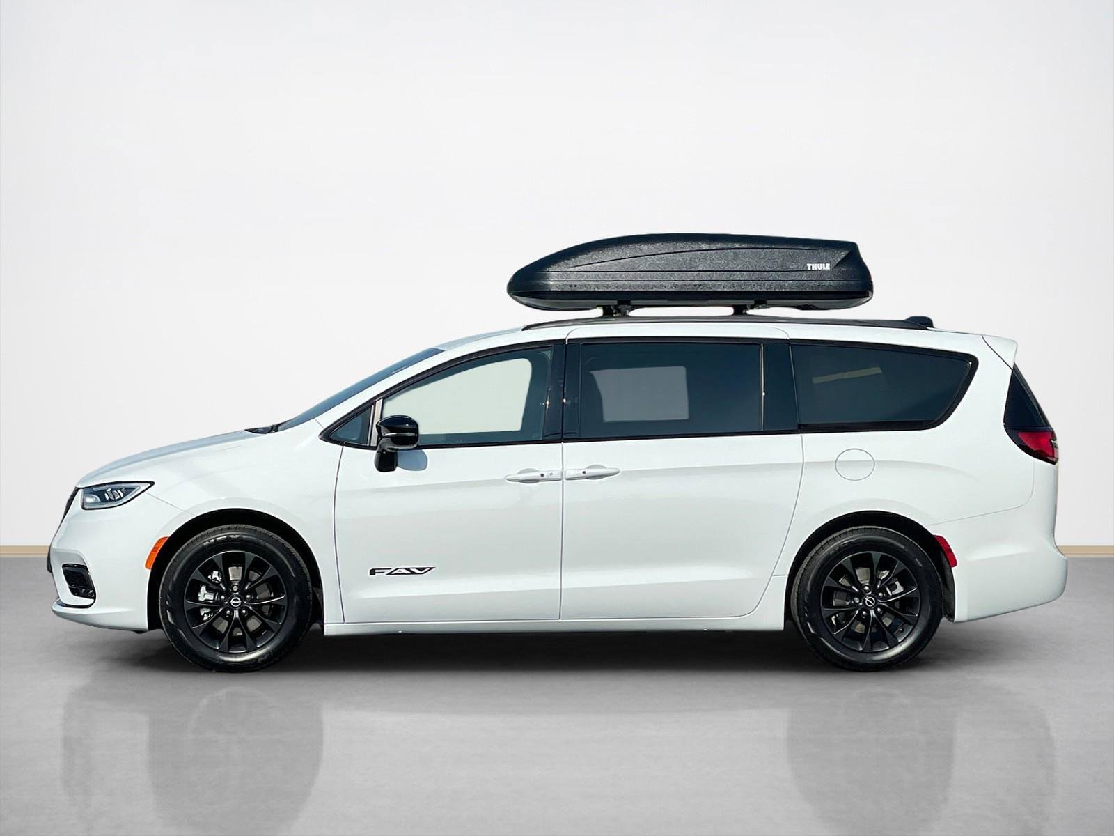 New 2025 Chrysler Pacifica Select w/ Fav Edition Package image 4