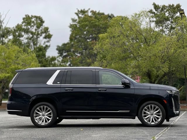 Used 2023 Cadillac Escalade ESV Premium Luxury AWD/4WD image 4