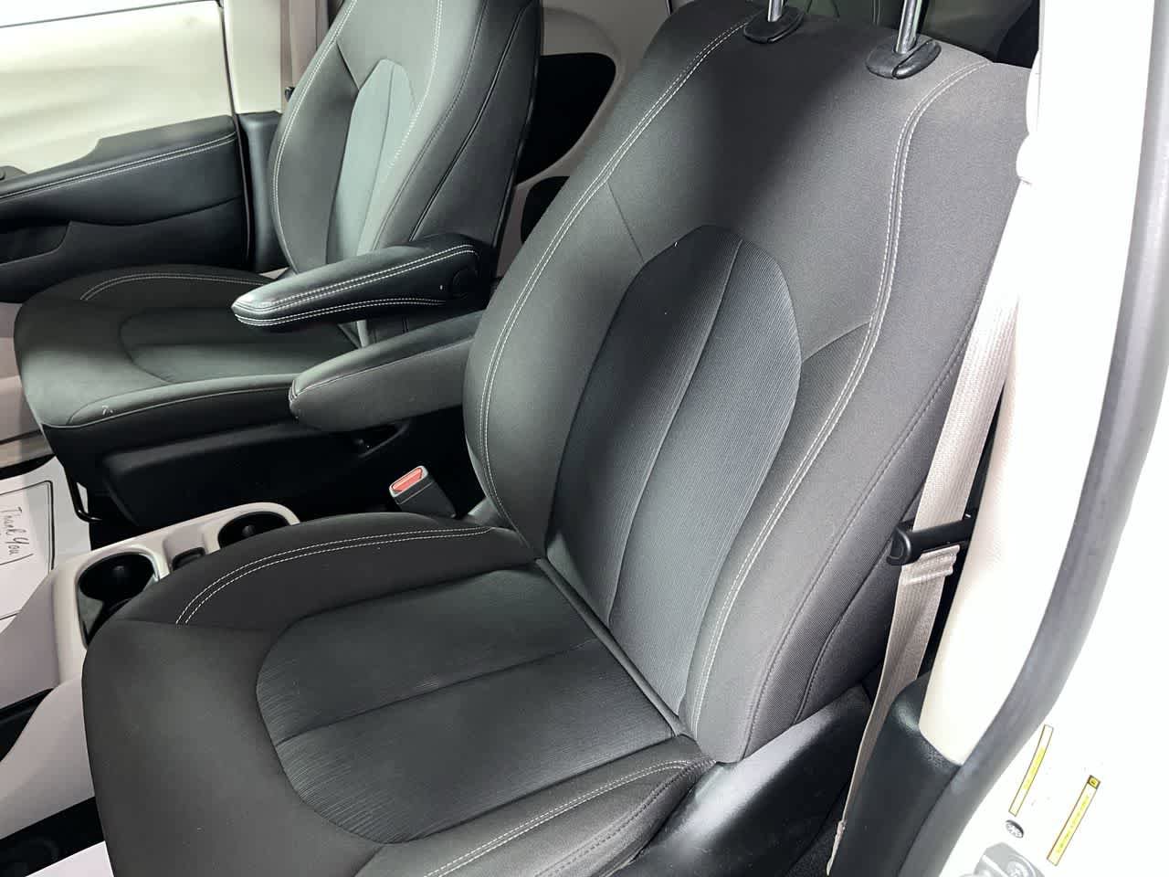 Used 2024 Chrysler Voyager LX FWD image 15