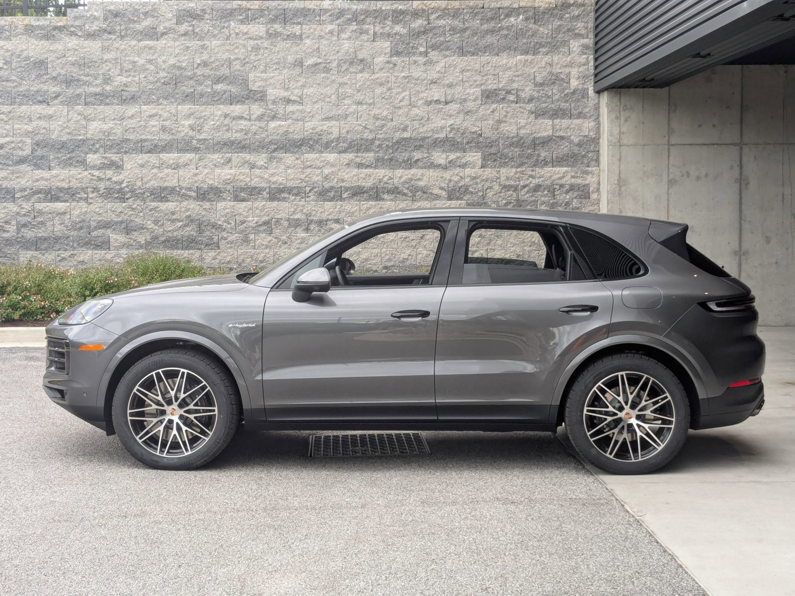 New 2026 Porsche Cayenne E-Hybrid image 2