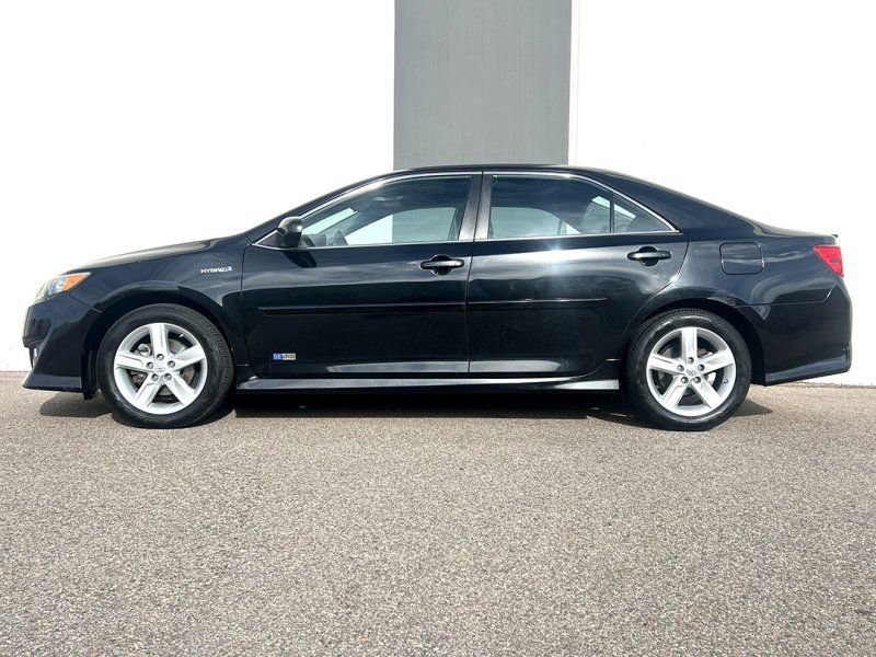 Used 2014 Toyota Camry SE w/ Moonroof Package image 2