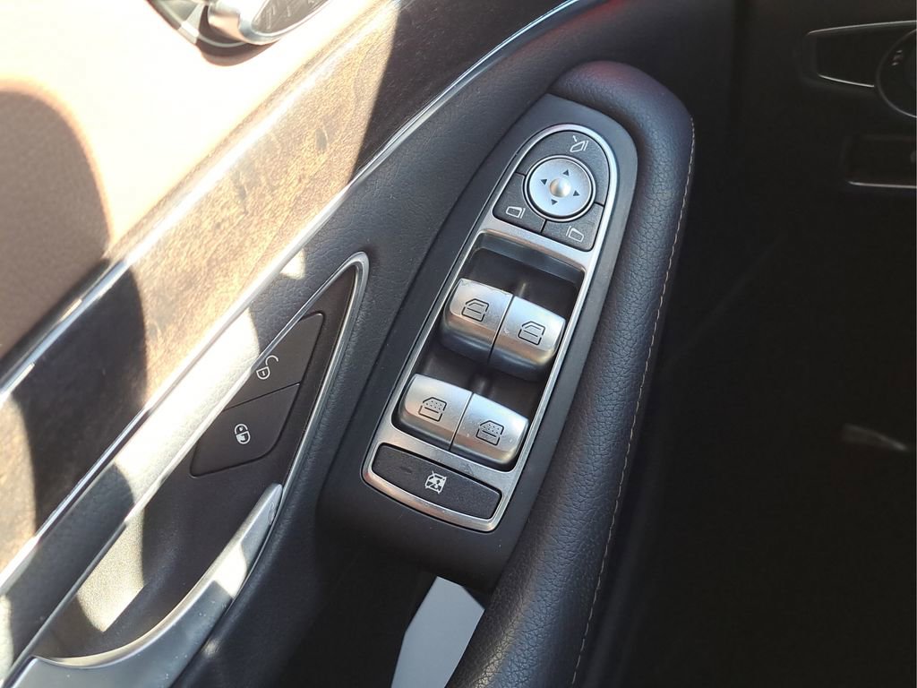 Used 2017 Mercedes-Benz S 550 Sedan image 24