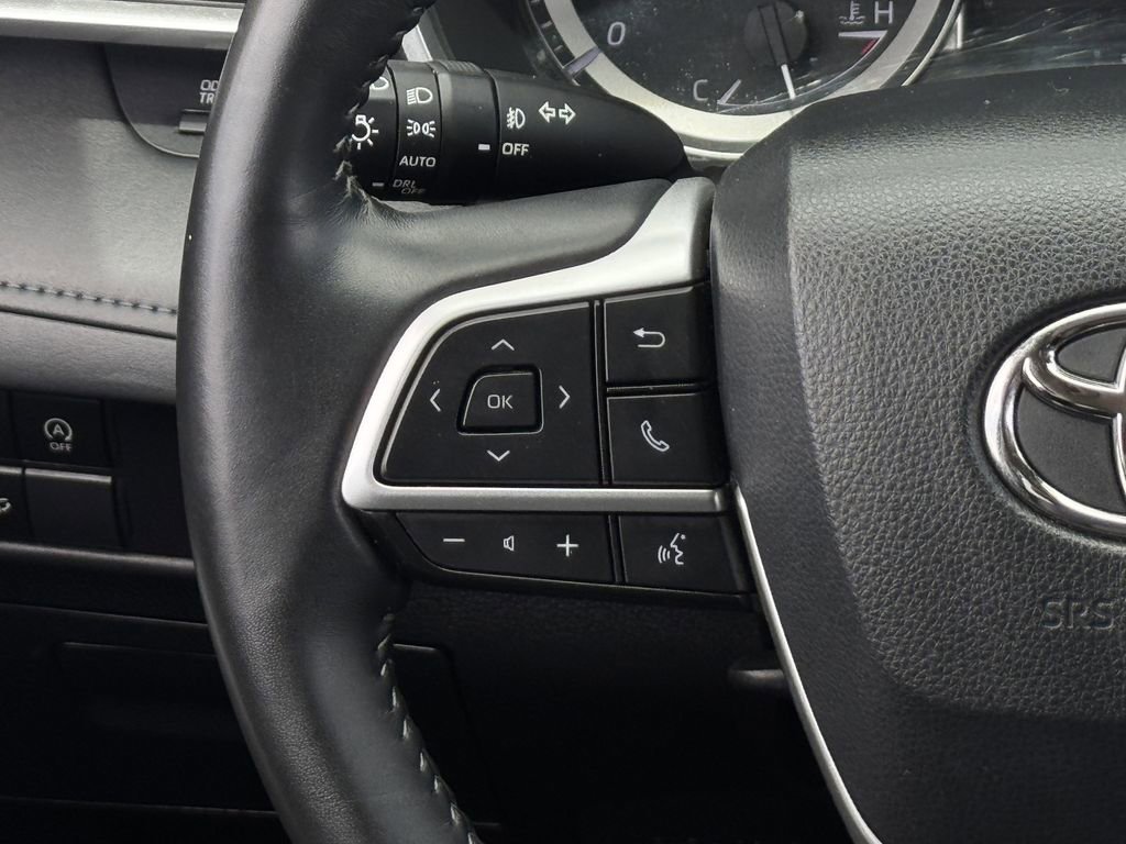 Used 2023 Toyota Highlander XLE image 14