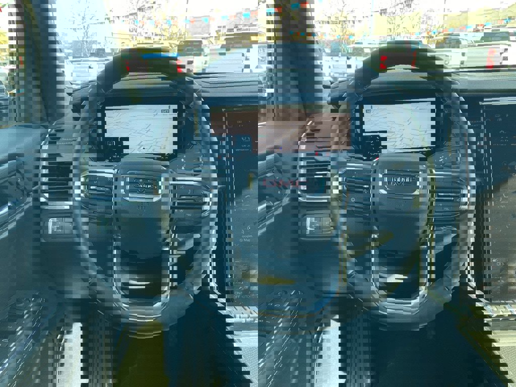 Used 2025 GMC Acadia Elevation image 3