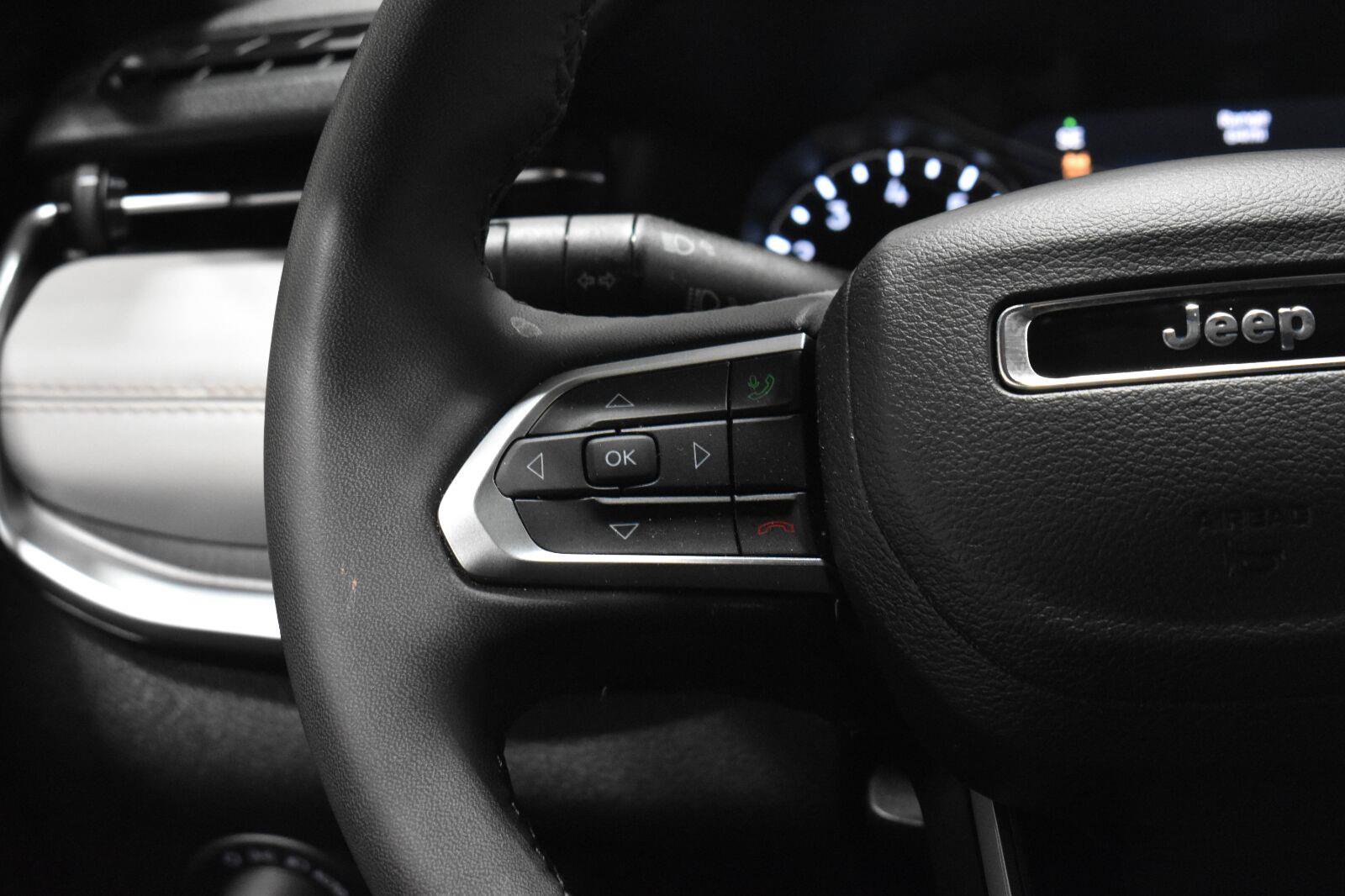 Used 2025 Jeep Compass Limited AWD/4WD image 7