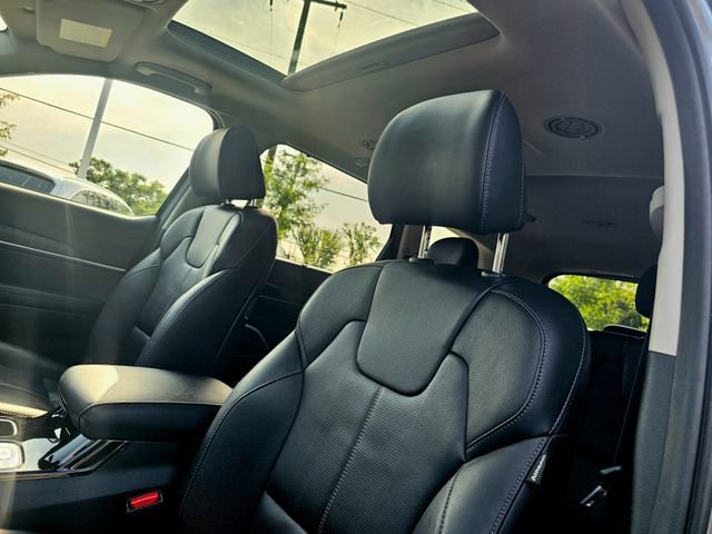 Used 2023 Kia Telluride EX w/ EX Captain's Chair Package FWD image 19
