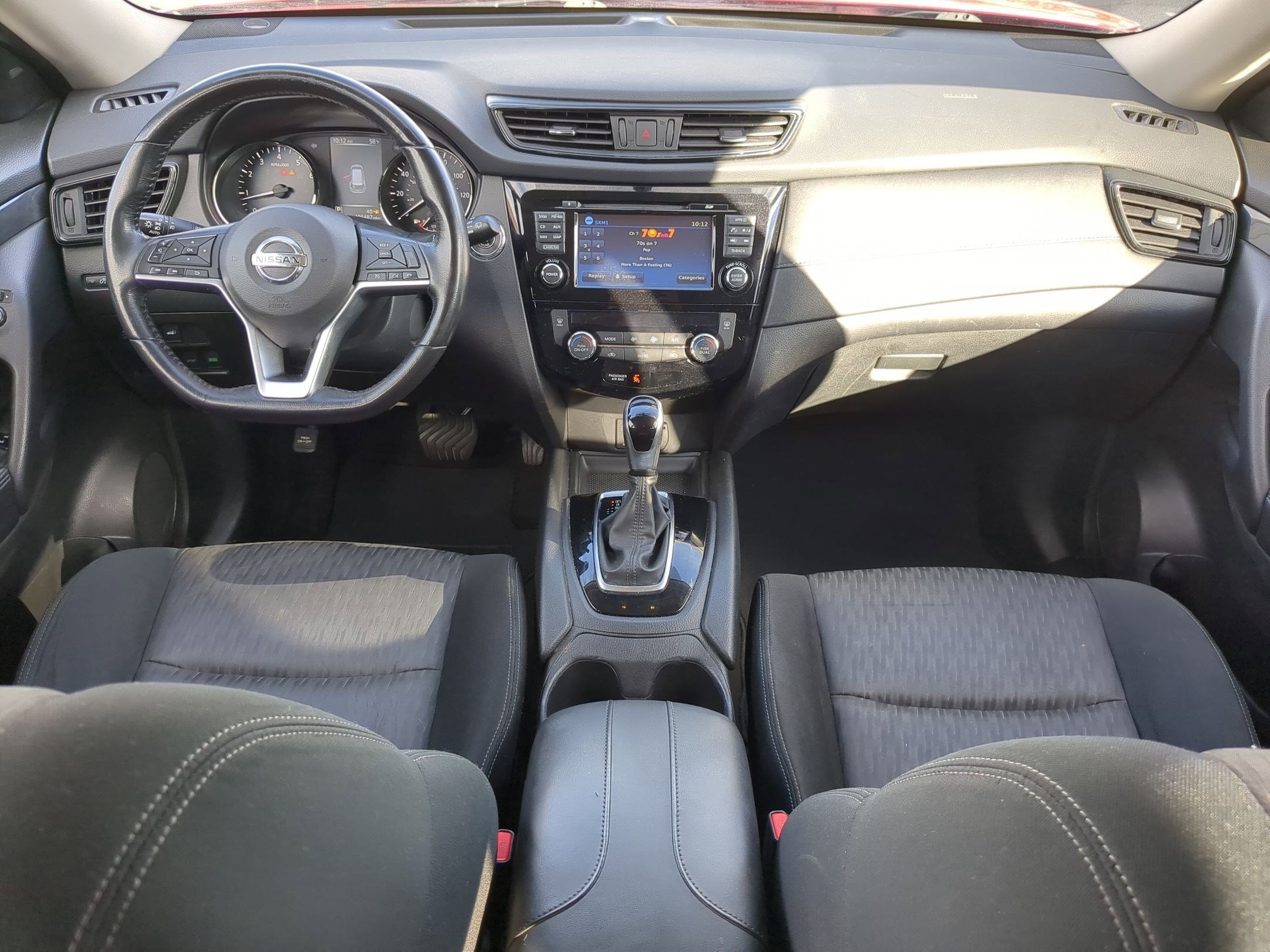 Used 2017 Nissan Rogue SV w/ SV Premium Package image 28