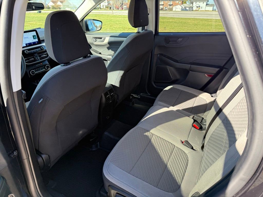 Used 2022 Ford Escape SE w/ Cold Weather Package image 34