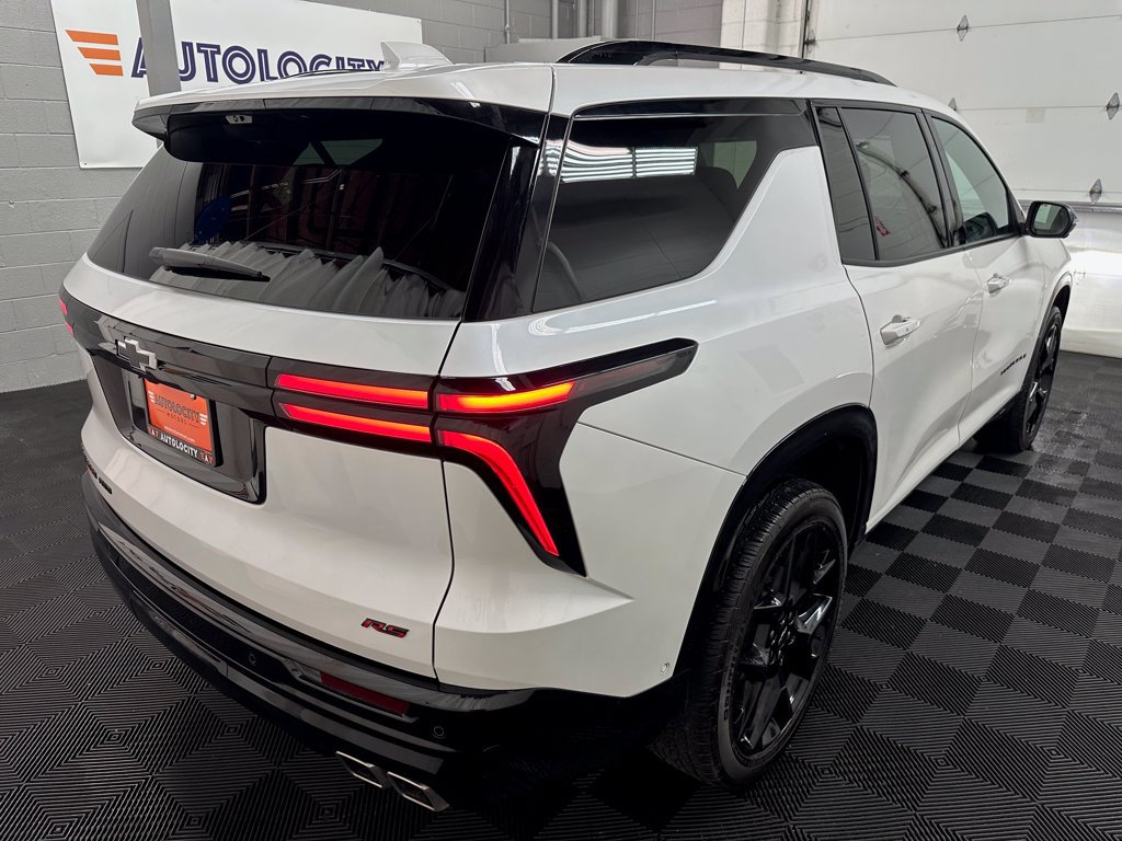 Used 2025 Chevrolet Traverse RS w/ LPO, Floor Liner Package AWD/4WD image 9