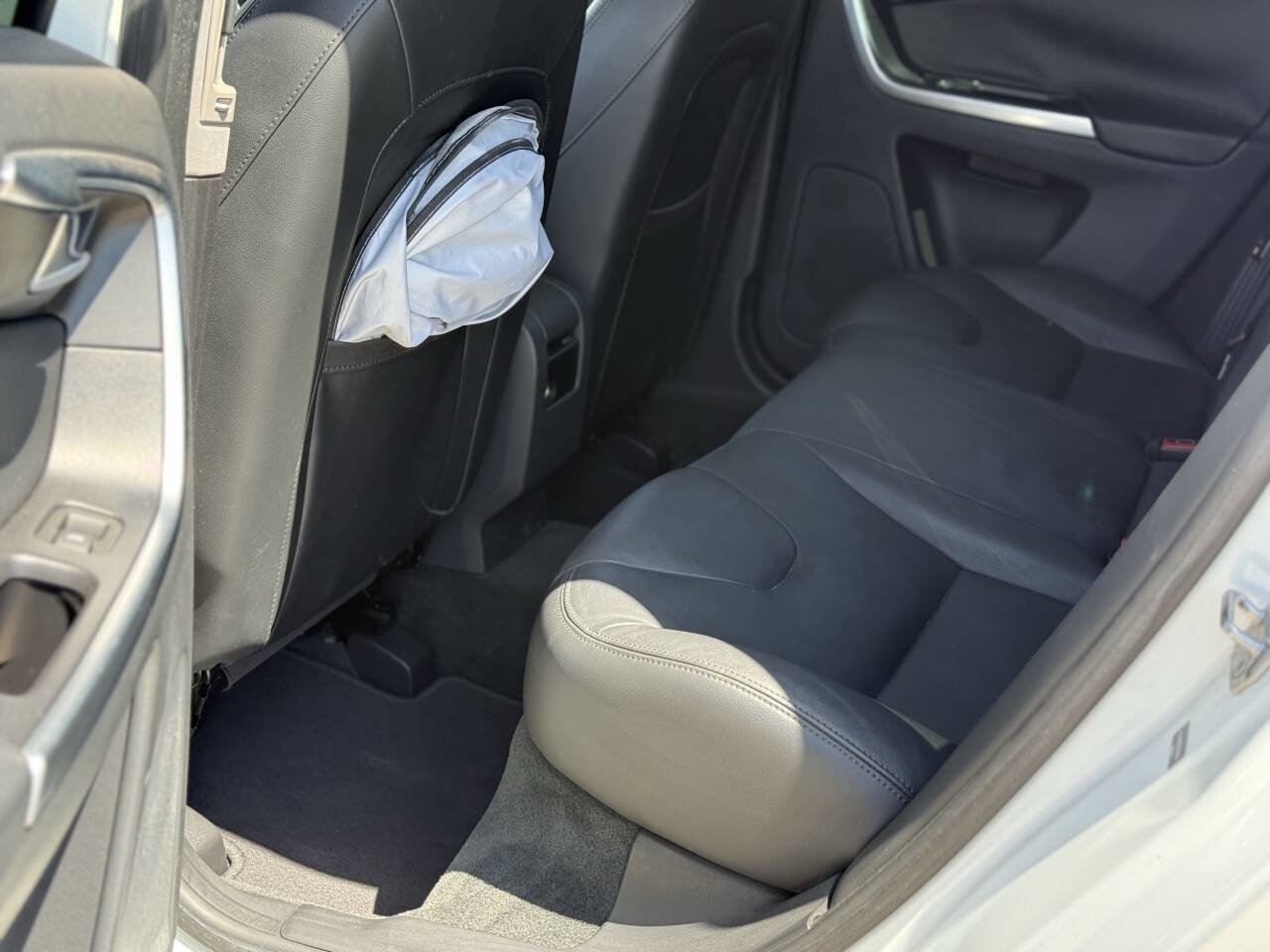 Used 2015 Volvo XC60 T5 Premier w/ Proximity Package image 9