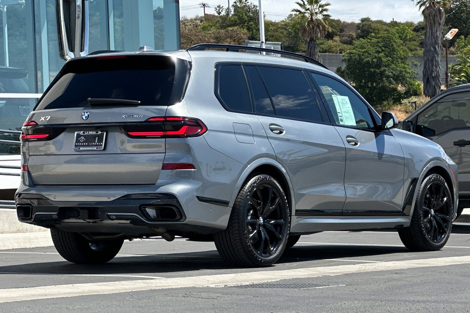 Used 2024 BMW X7 xDrive40i w/ Executive Package image 3