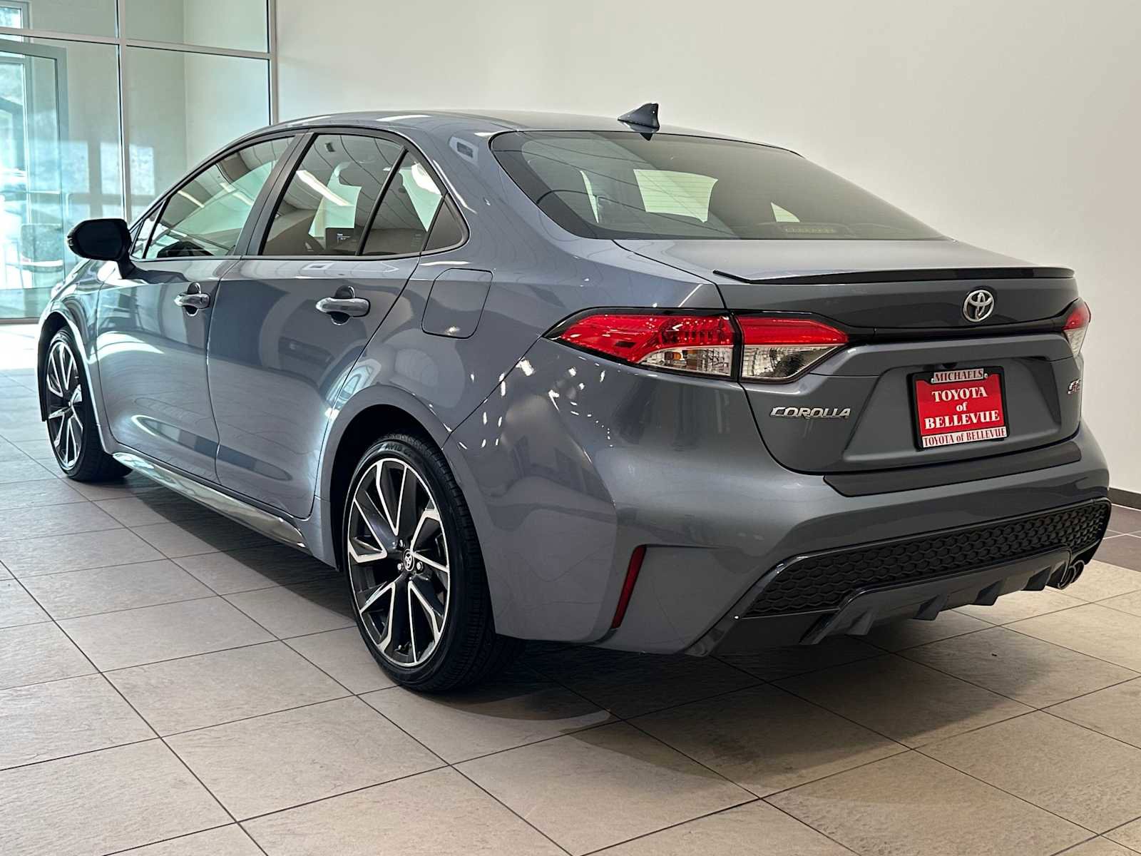 Used 2021 Toyota Corolla SE w/ SE Premium Package FWD image 4