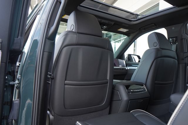Used 2026 Cadillac Escalade Sport w/ LPO, ONYX Package RWD image 34