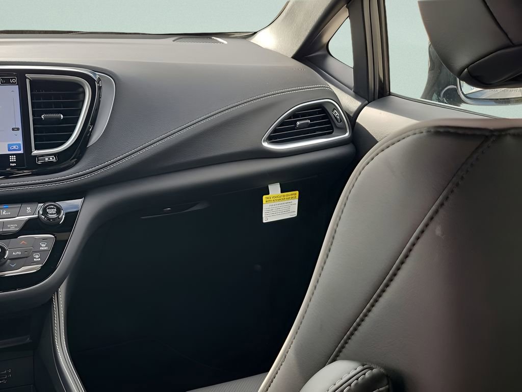 New 2026 Chrysler Pacifica Limited FWD image 26