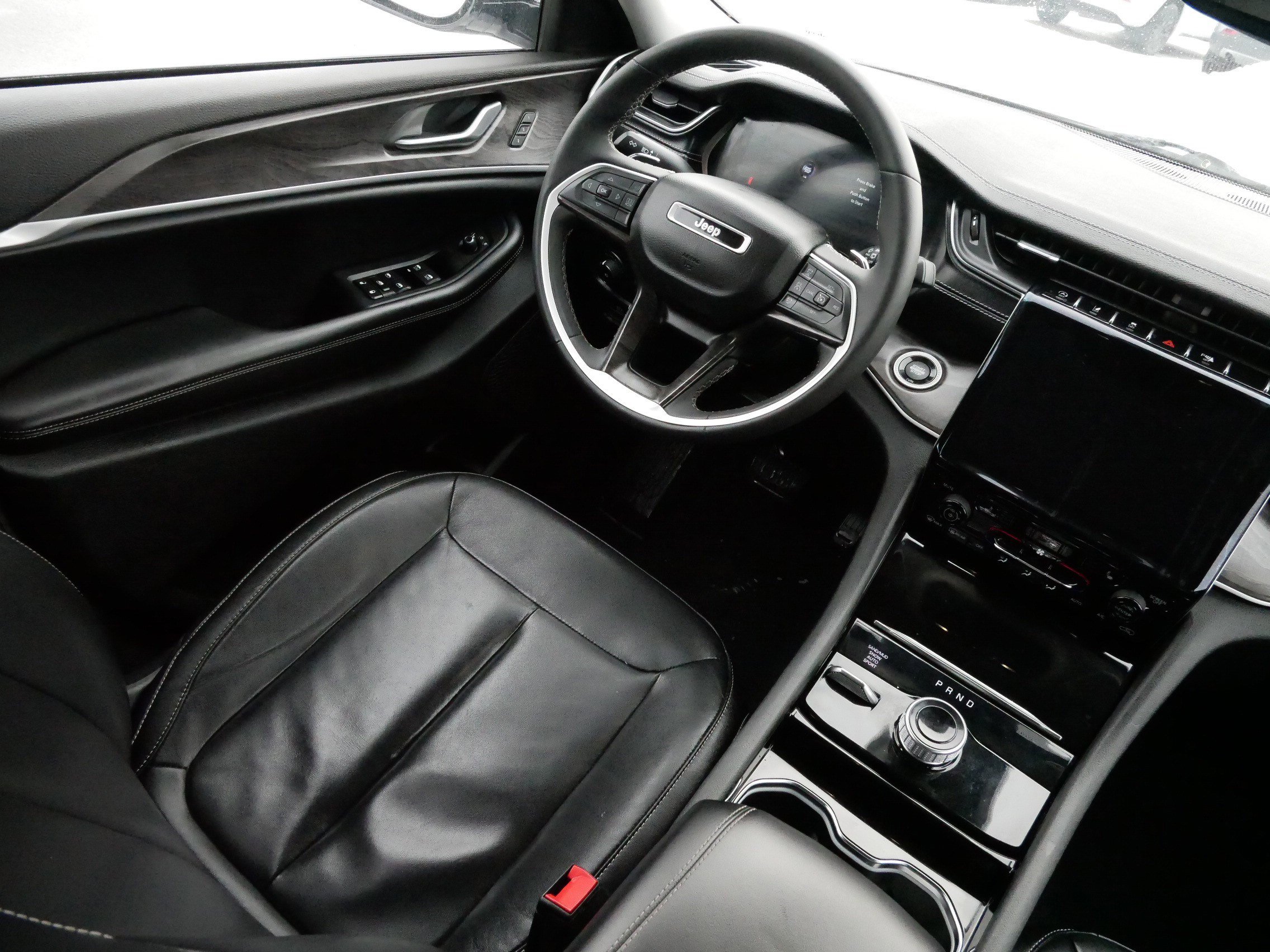 Certified 2023 Jeep Grand Cherokee L Limited w/ Black Appearance Package image 9