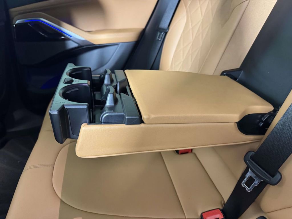 Used 2023 BMW X6 xDrive40i w/ M Sport Package image 33