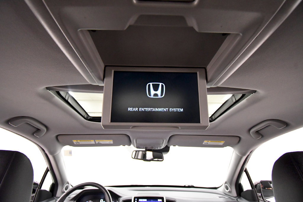 Certified 2017 Honda Pilot Touring image 17