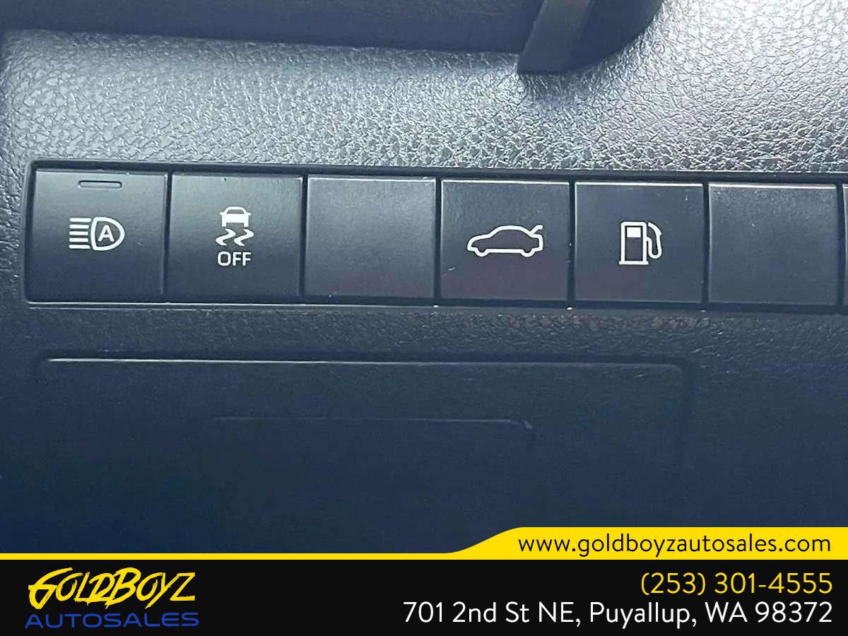 Used 2018 Toyota Camry XSE image 31