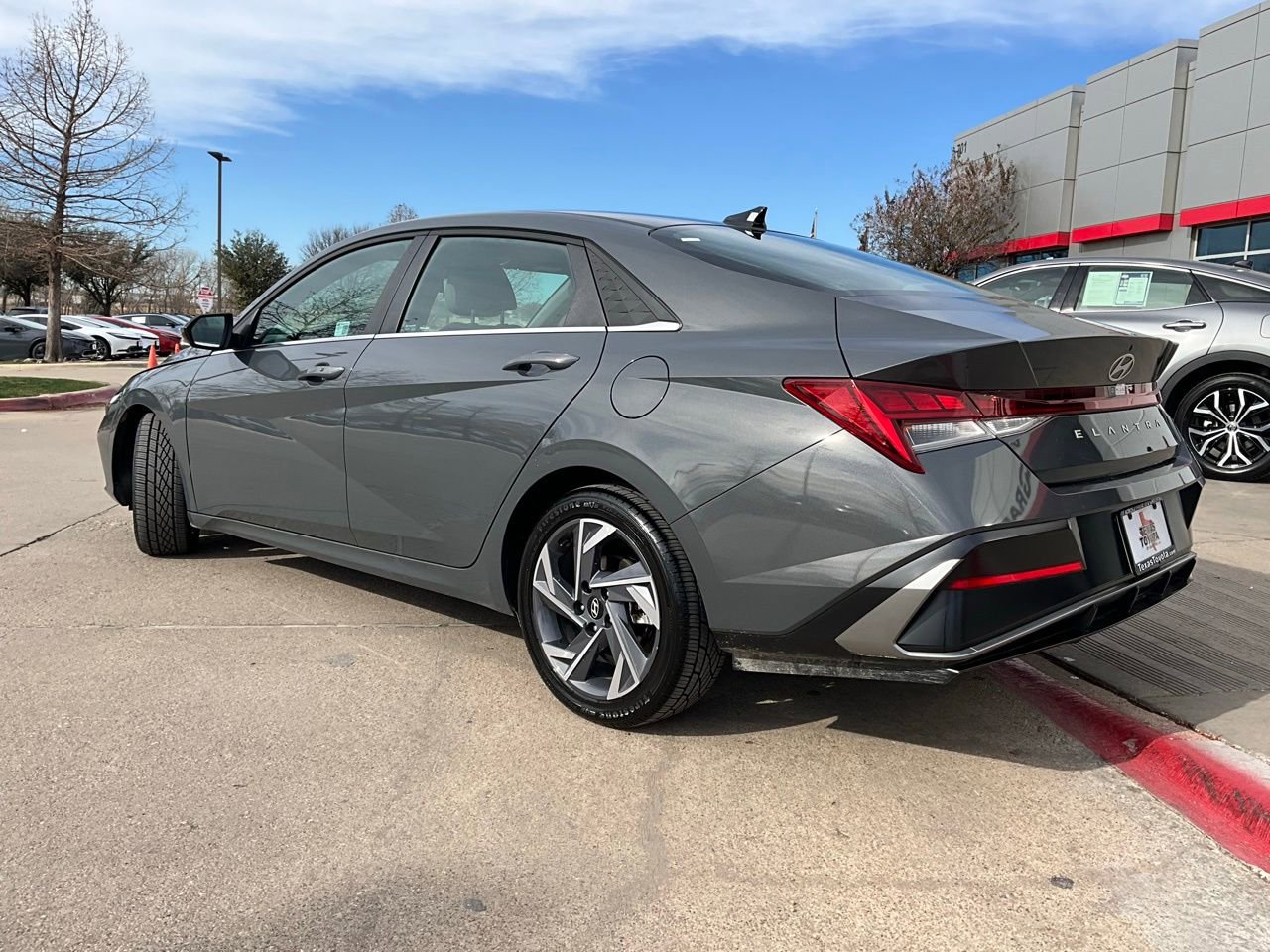 Used 2025 Hyundai Elantra SEL image 8