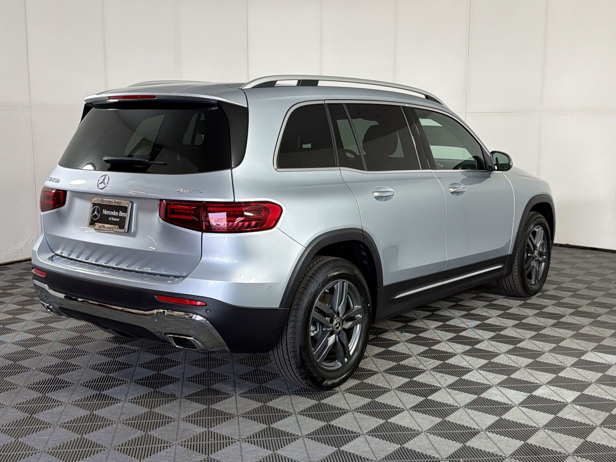 Used 2026 Mercedes-Benz GLB 250 4MATIC image 9
