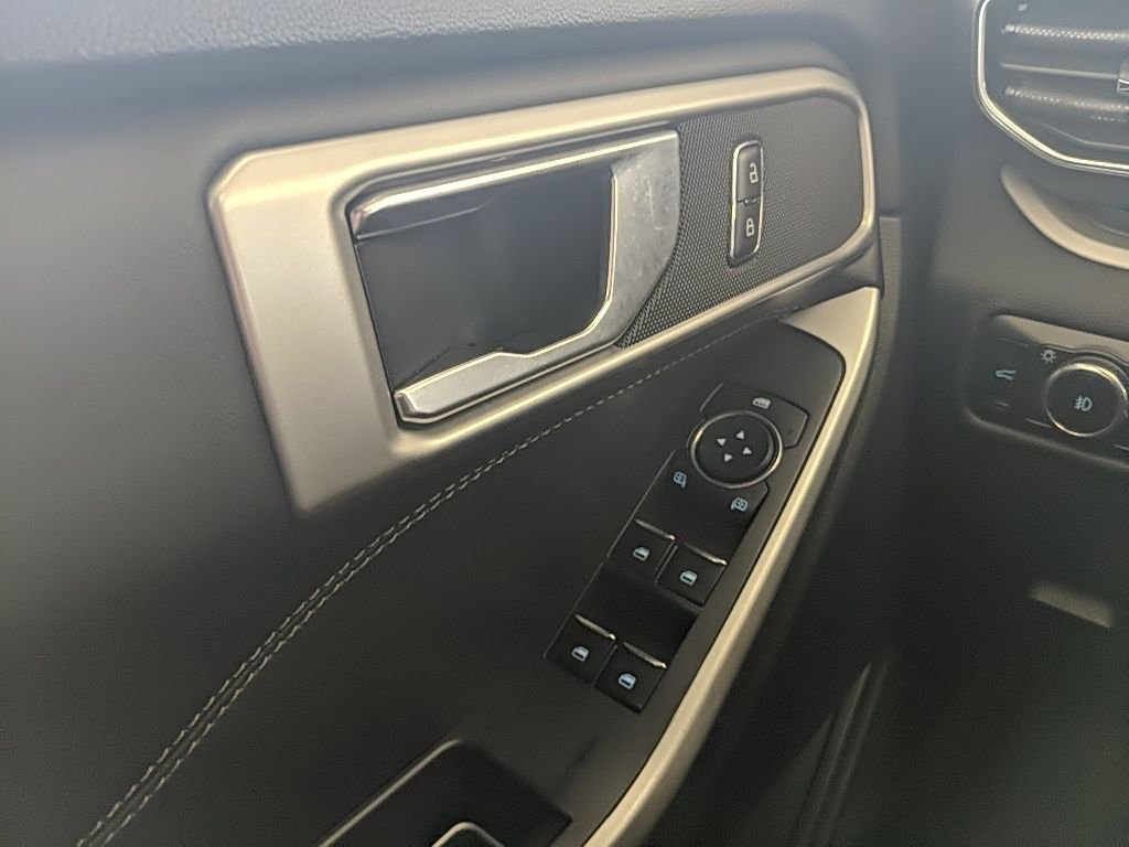 Used 2023 Ford Explorer XLT w/ Equipment Group 202A image 28
