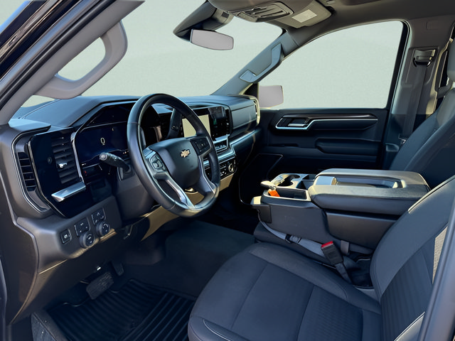 Used 2025 Chevrolet Silverado 1500 LT AWD/4WD image 4