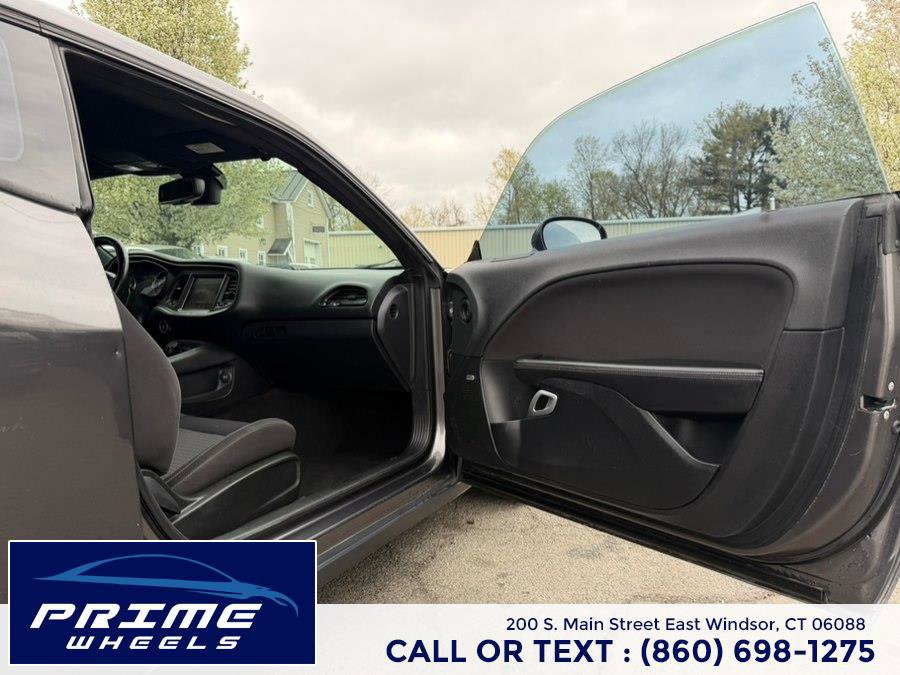 Used 2015 Dodge Challenger SXT w/ Super Sport Group (SS/T) RWD image 12