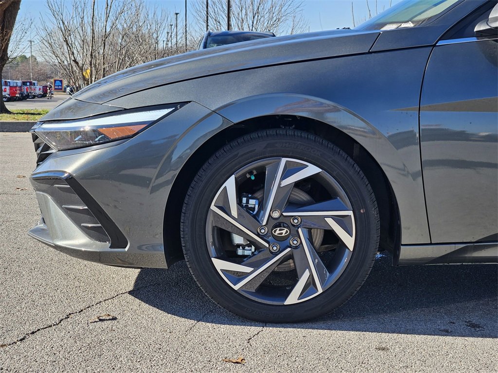 New 2025 Hyundai Elantra Limited image 11