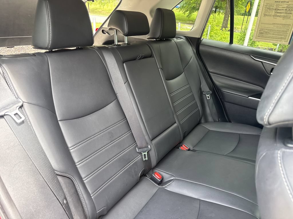 Used 2019 Toyota RAV4 XLE Premium AWD/4WD image 30