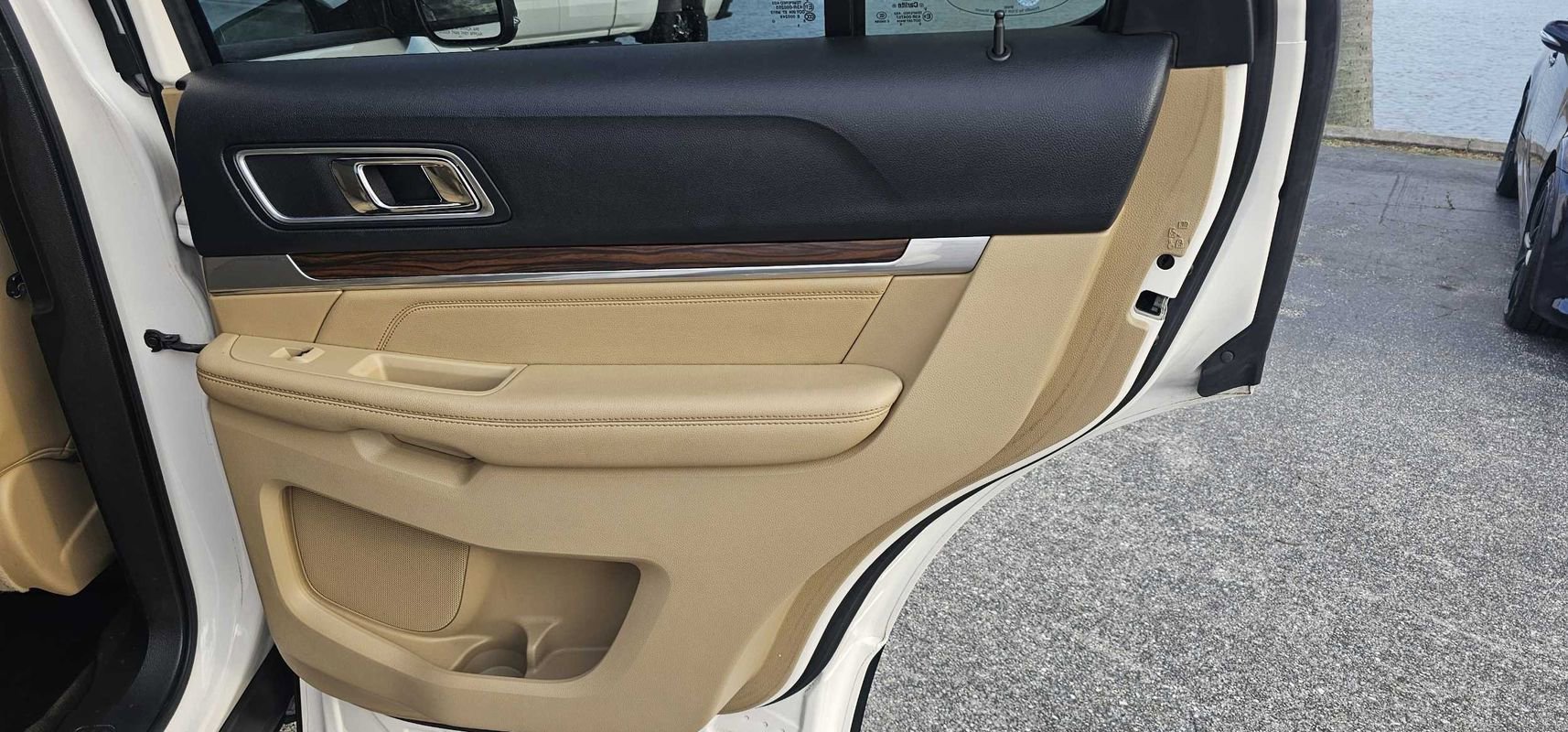 Used 2016 Ford Explorer Limited w/ Equipment Group 301A FWD image 26