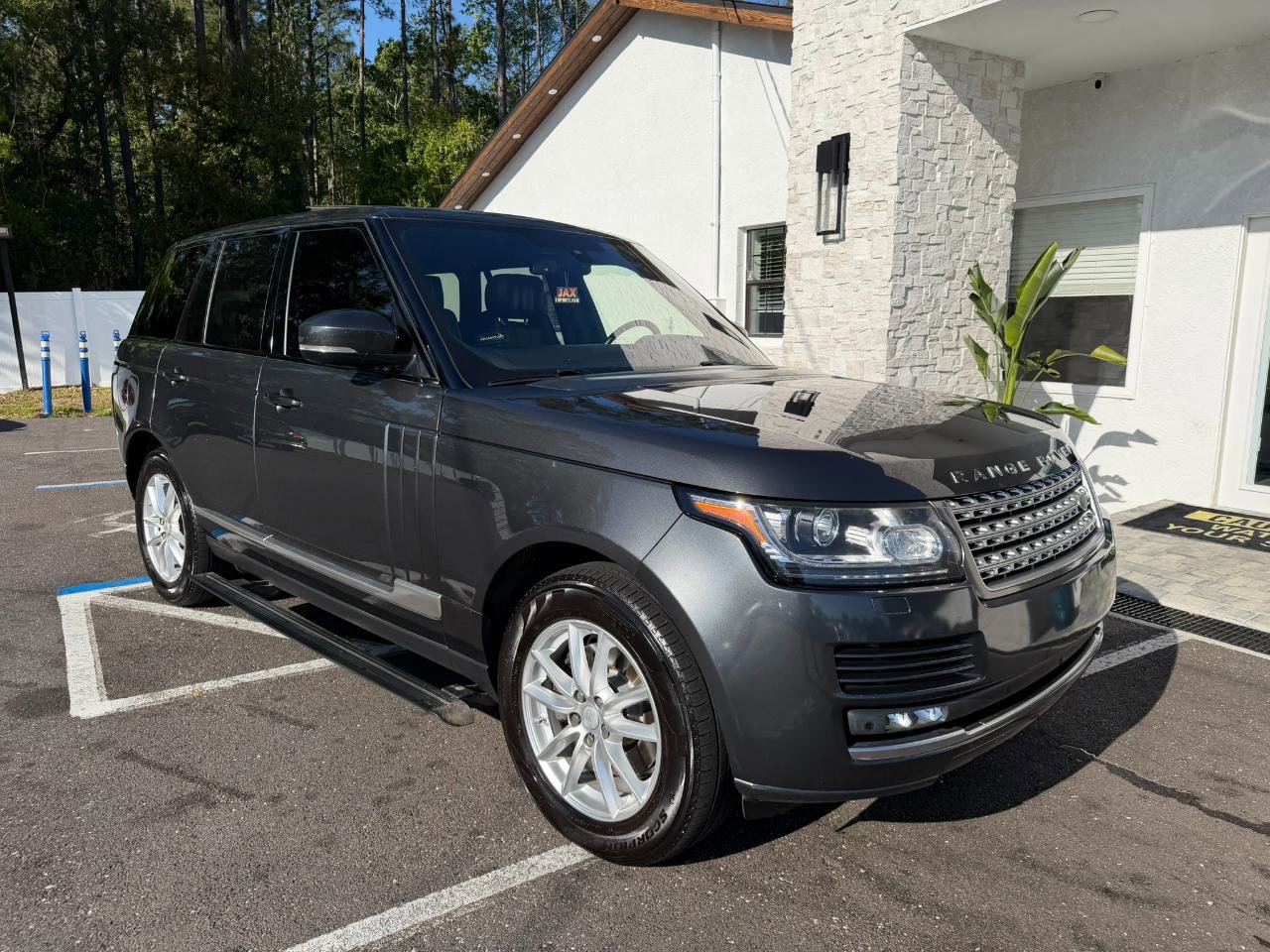 Used 2016 Land Rover Range Rover HSE image 17