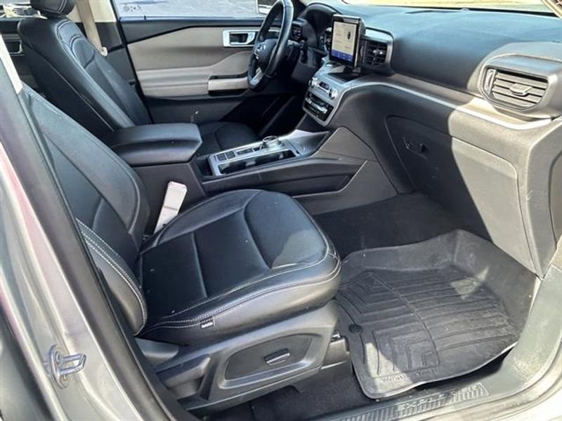 Used 2020 Ford Explorer XLT w/ Comfort Package image 22