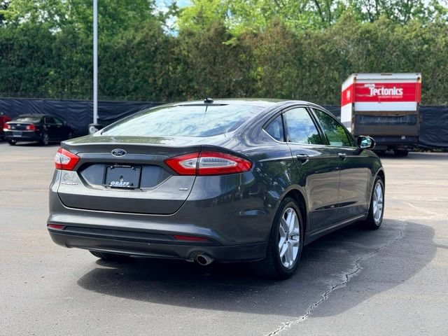 Used 2016 Ford Fusion SE FWD image 4