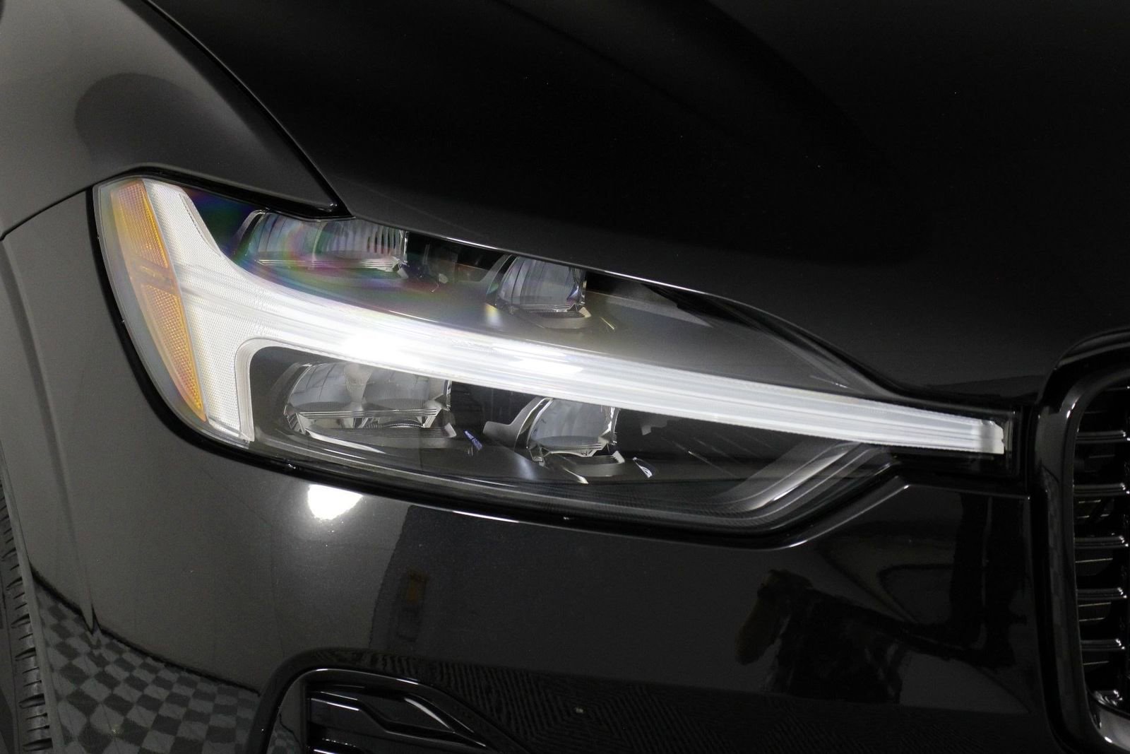 Certified 2025 Volvo XC60 B5 Plus AWD/4WD image 26