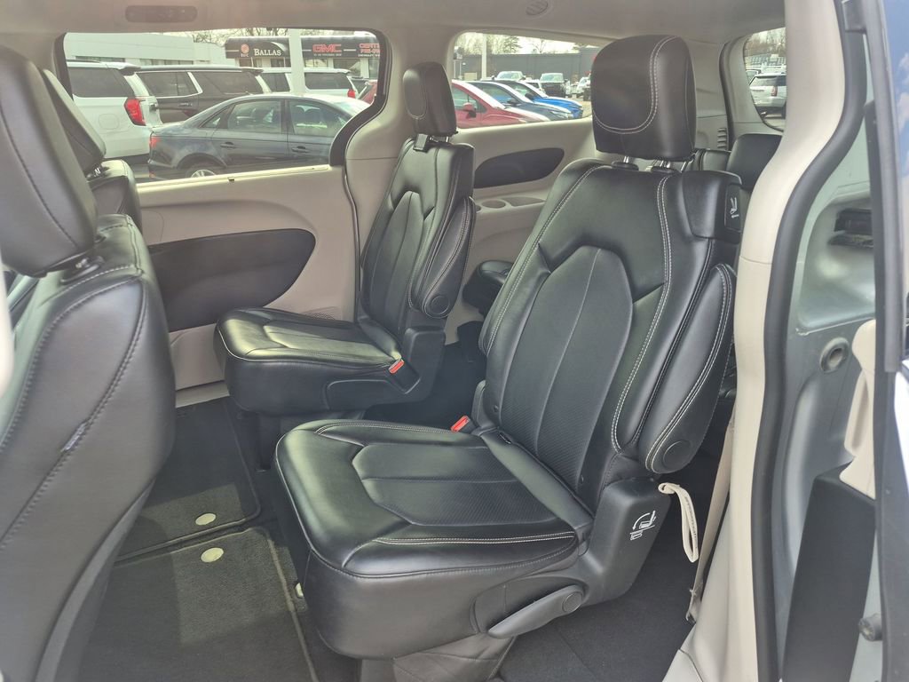 Used 2024 Chrysler Pacifica Touring-L FWD image 26