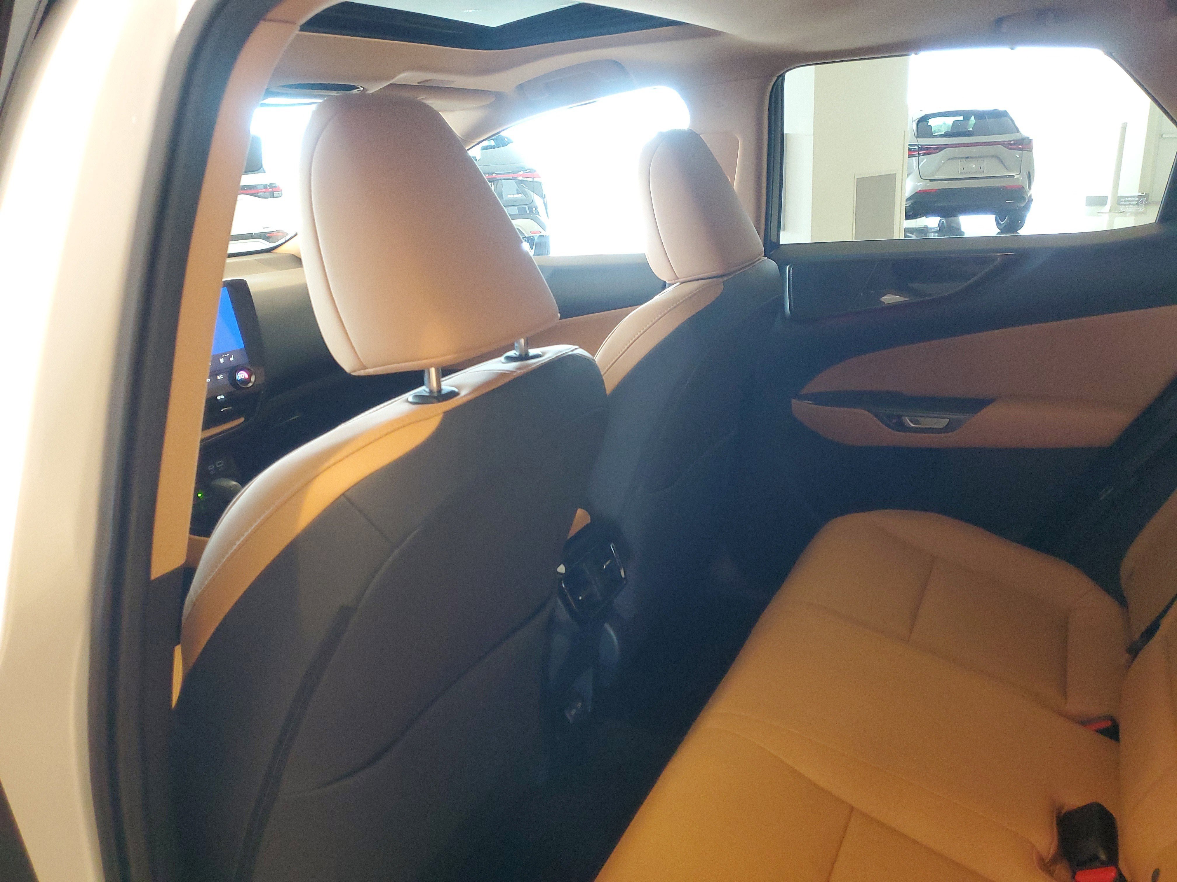 Used 2023 Lexus NX 350h NX 350h Premium image 16