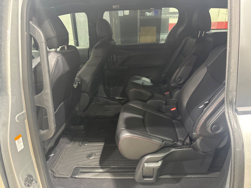 Used 2025 Toyota Sienna XSE w/ XSE Plus Package image 9