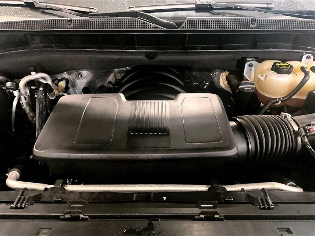 Used 2025 Chevrolet Suburban LT AWD/4WD image 30