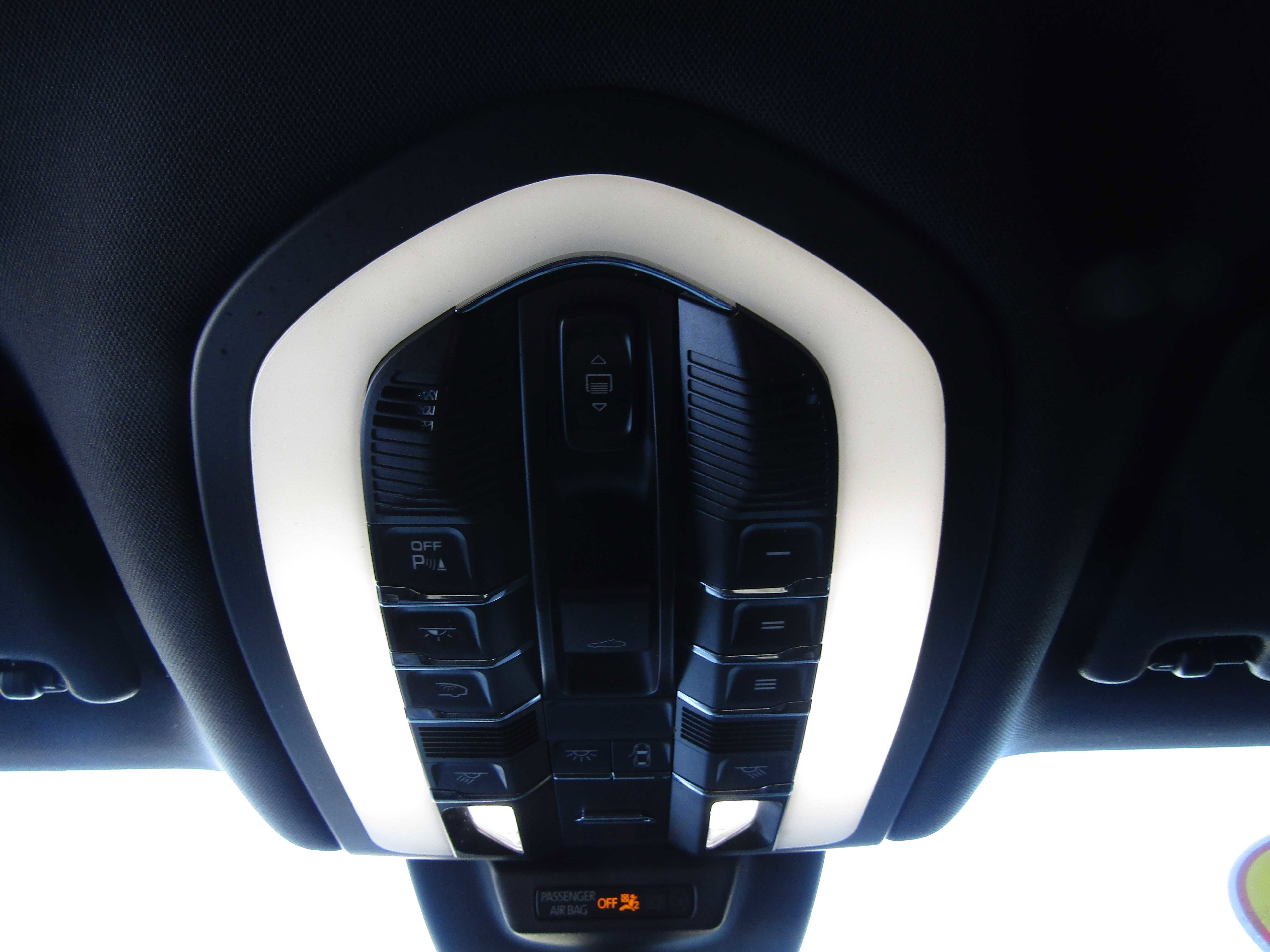 Used 2022 Porsche Macan AWD/4WD image 17