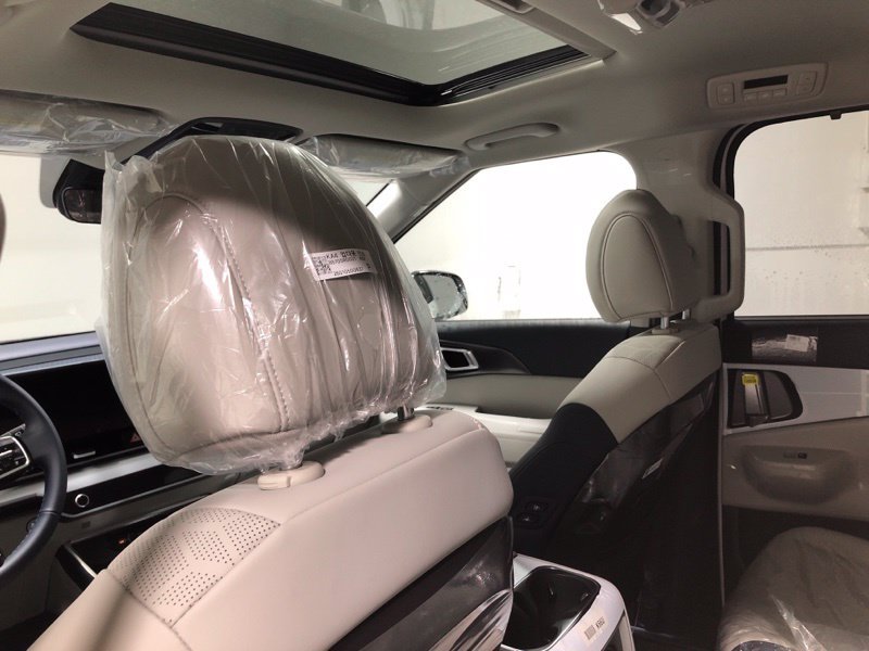 New 2026 Kia Carnival SX w/ SX Dark Edition Package FWD image 17