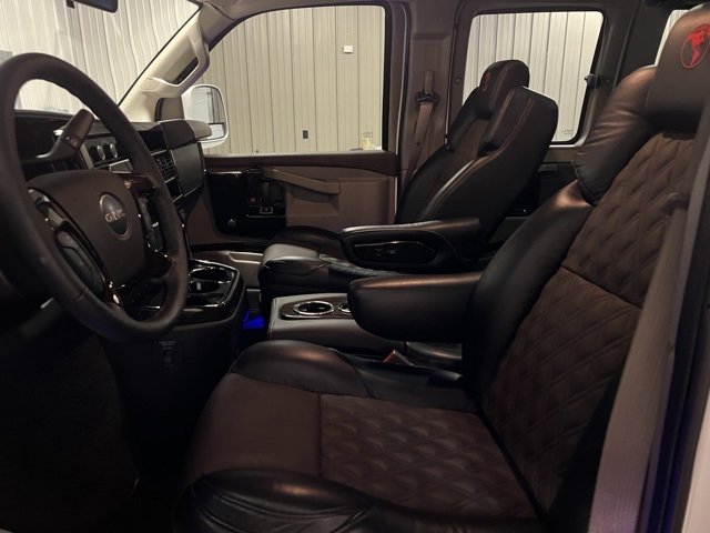 Used 2025 GMC Savana 2500 w/ Driver Convenience Package image 15