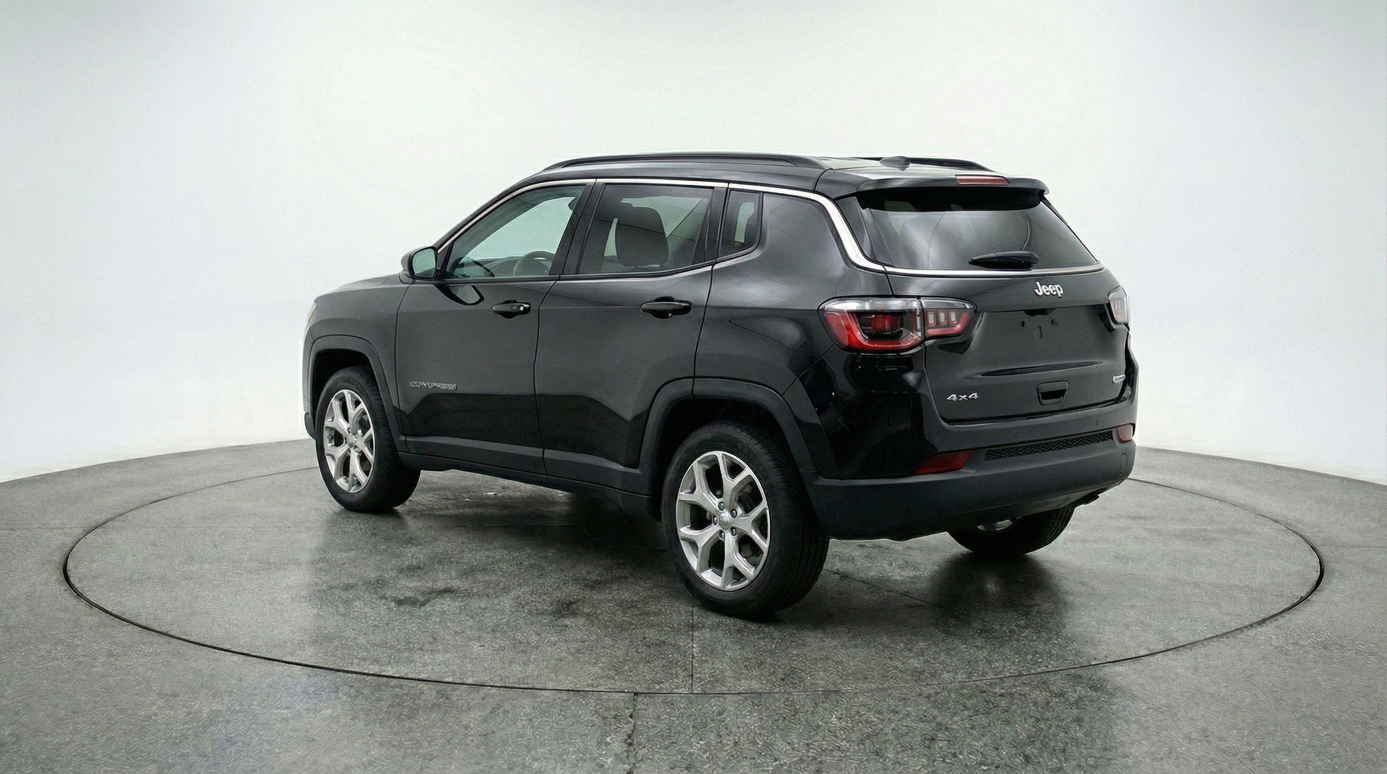Used 2025 Jeep Compass Latitude image 6