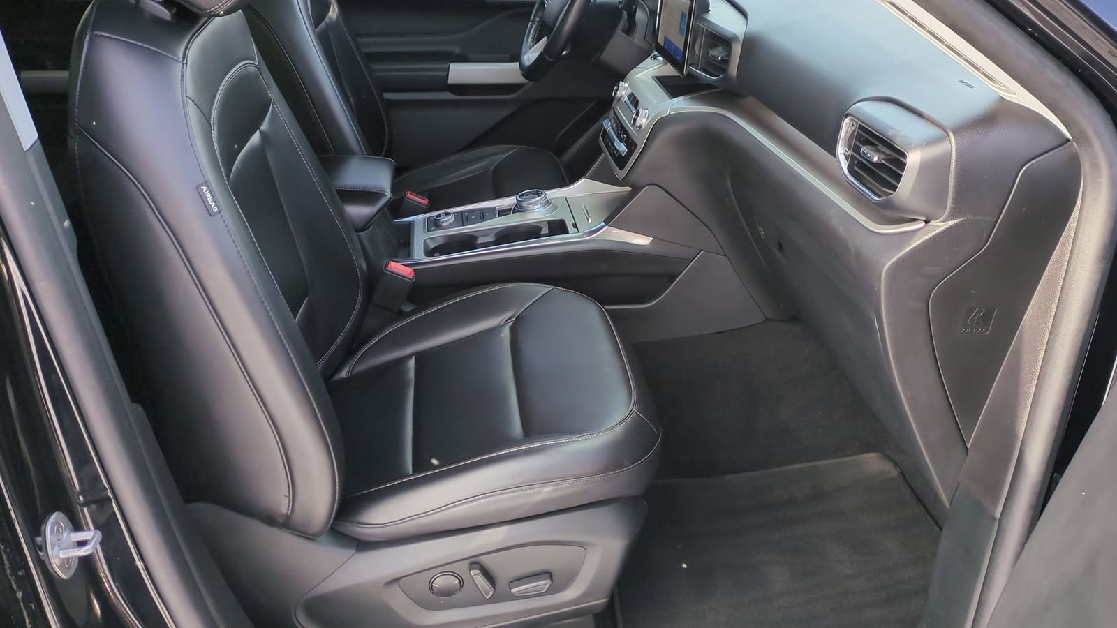 Certified 2021 Ford Explorer XLT w/ Equipment Group 202A image 26