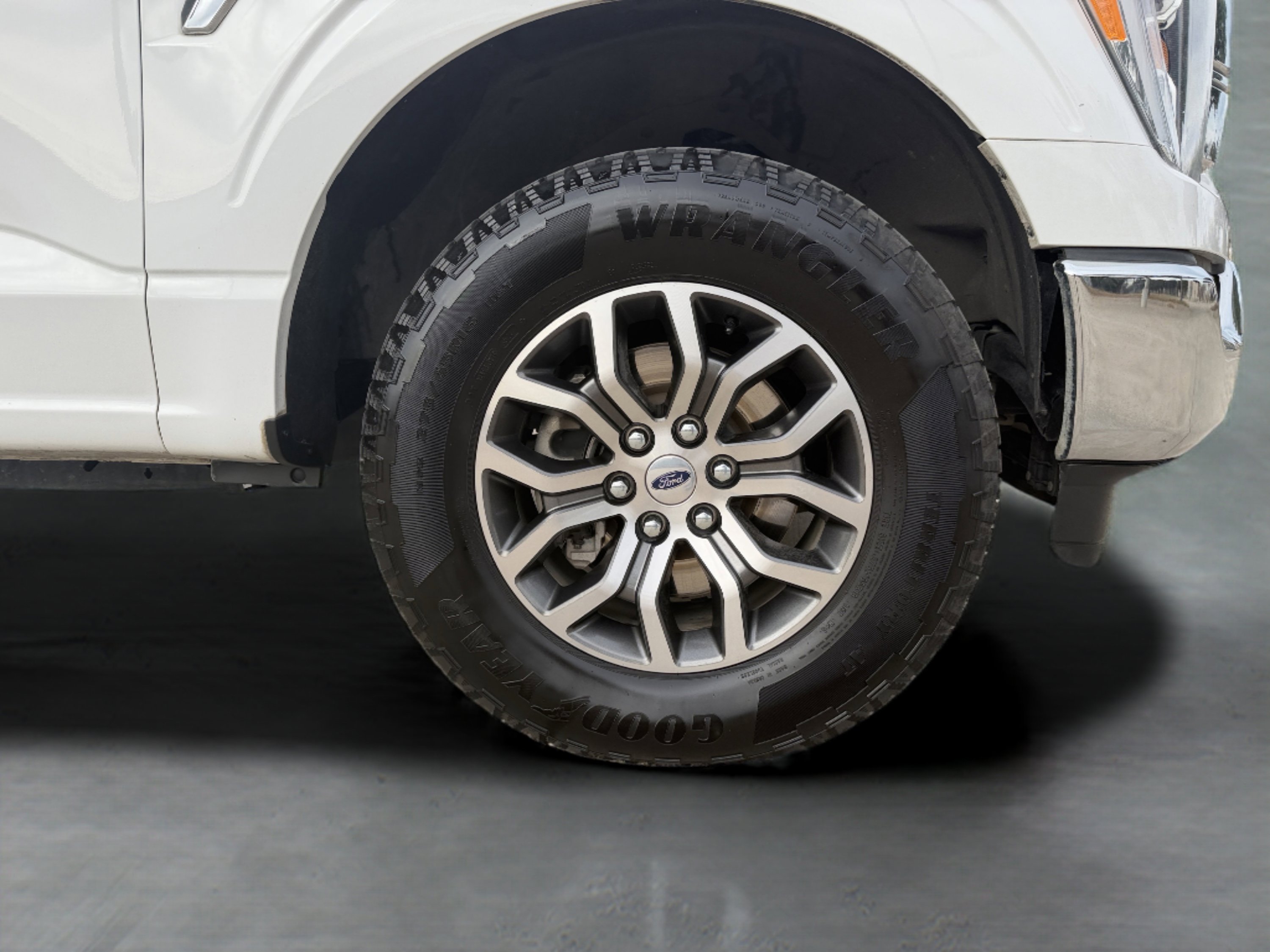 Used 2021 Ford F150 Lariat w/ Equipment Group 501A Mid image 9