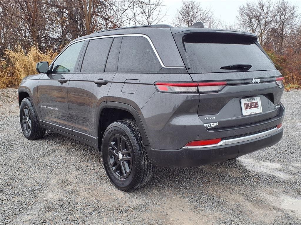 Used 2024 Jeep Grand Cherokee Laredo image 28