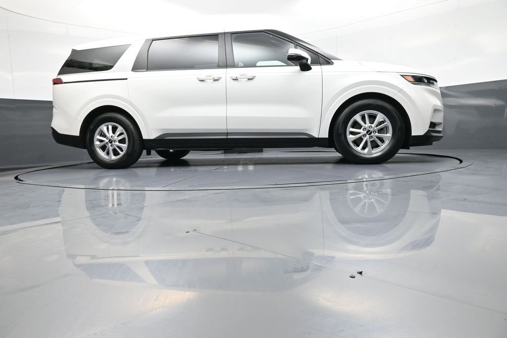 Used 2024 Kia Carnival LX FWD image 28